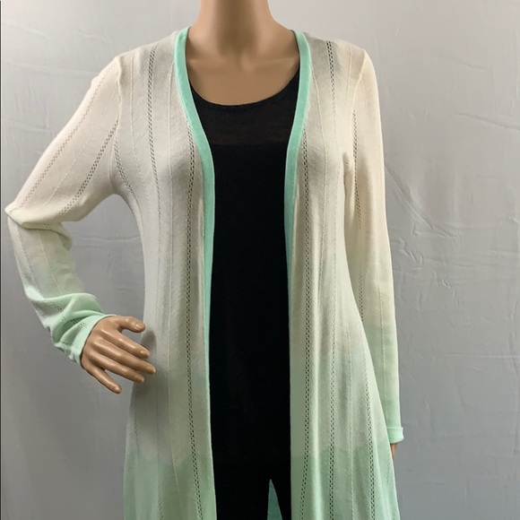 Cardigan sweater like new. Size m - Picture 3 of 9